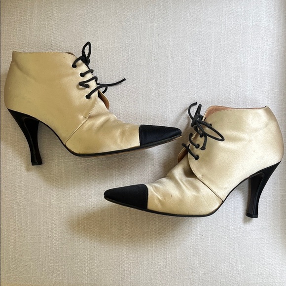 privilege Shoes - Chic Cream and Black Satin Ankle Boots Size 6.5